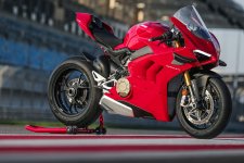 2020-Ducati-Panigale-V4-S-Review.jpg